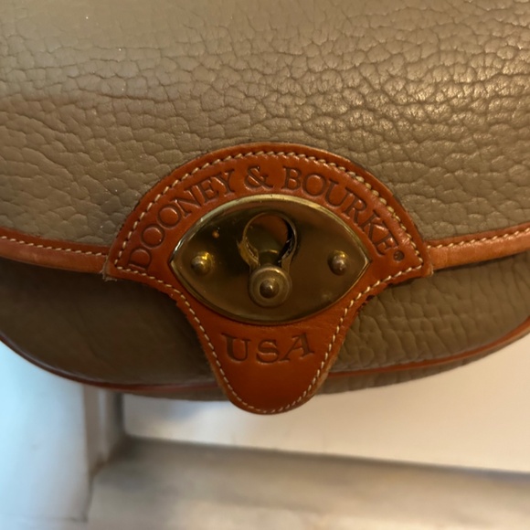 Dooney and Bourke pebbled leather purse - Picture 2 of 8